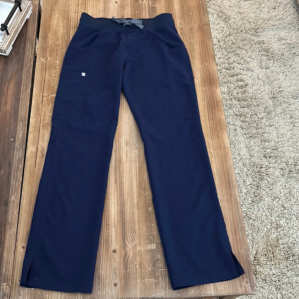 NWOT Navy Figs Kade Cargo Scrub Pants